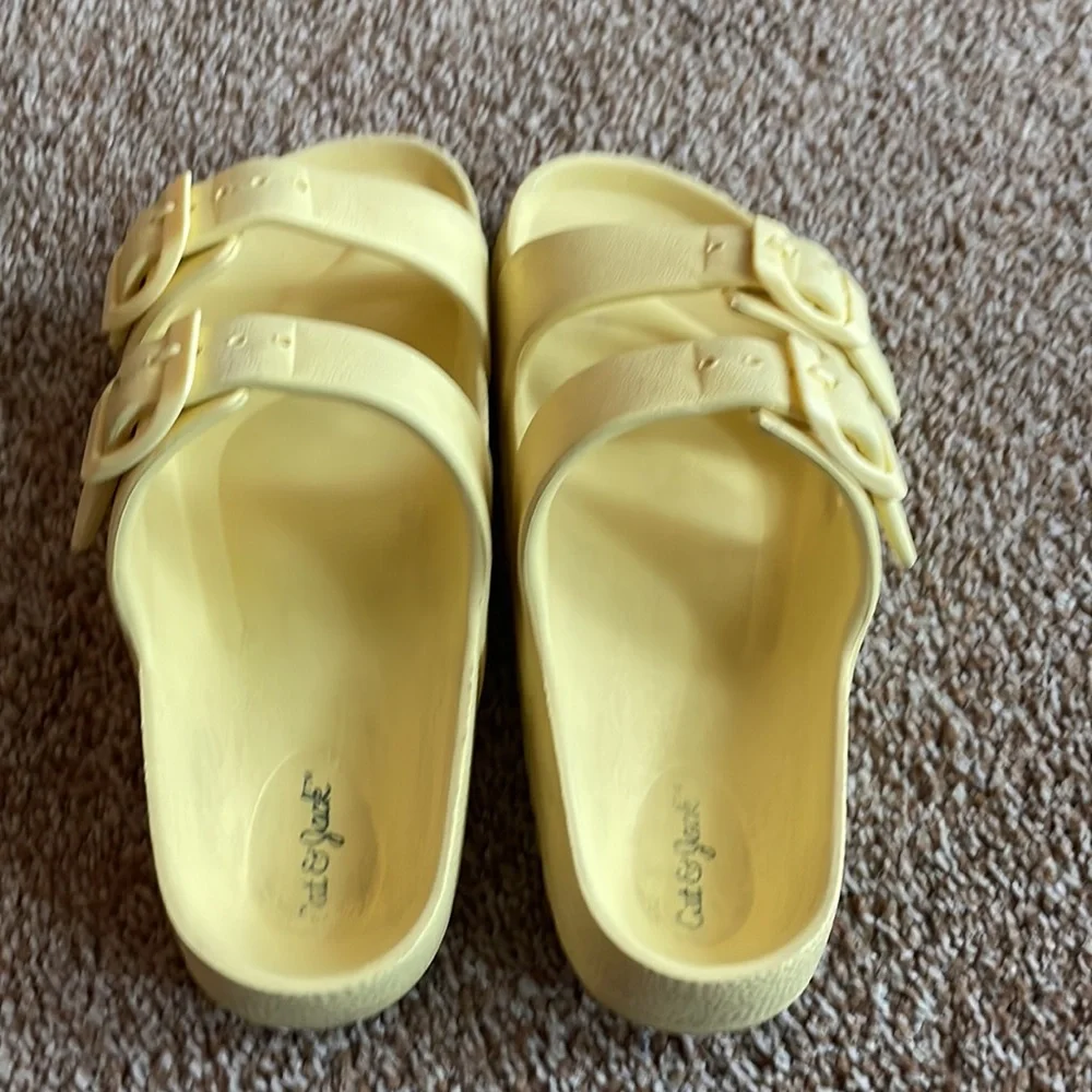 Cat & Jack Yellow slip on footbed sandals 13